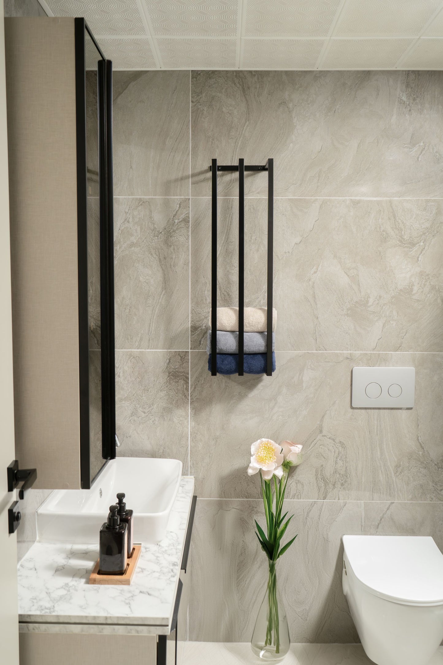 Metal Bathroom Towel Rack